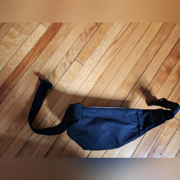 Vintage Dakine hip pack/cross body - Picture 4 of 5